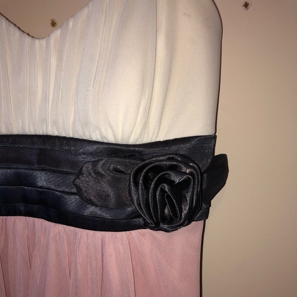 A dress for any occasion - Picture 2 of 3